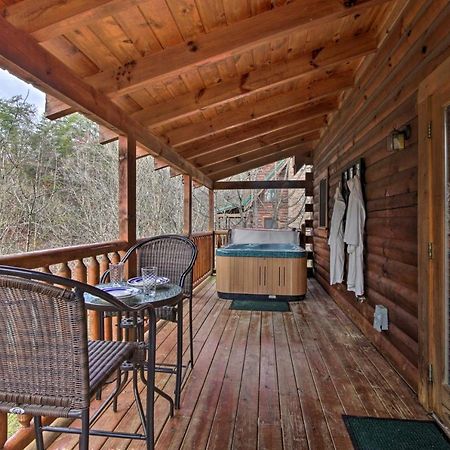 Romantic Cabin With Hot Tub In Pigeon Forge! Exterior foto