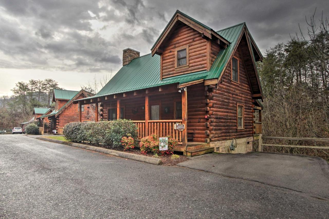 Romantic Cabin With Hot Tub In Pigeon Forge! Exterior foto