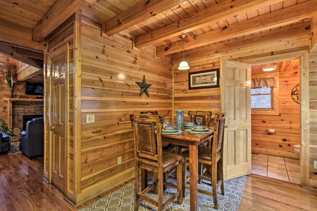 Romantic Cabin With Hot Tub In Pigeon Forge! Exterior foto