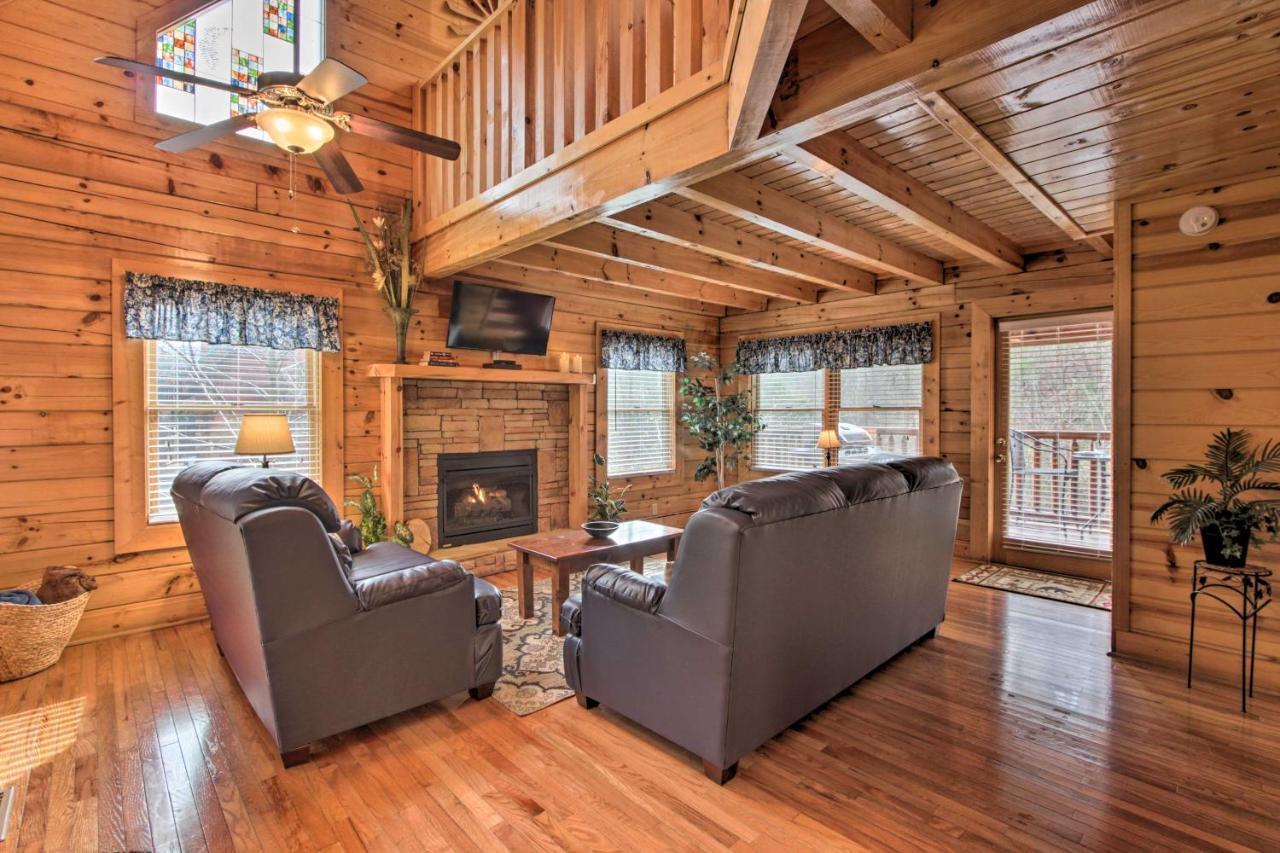 Romantic Cabin With Hot Tub In Pigeon Forge! Exterior foto
