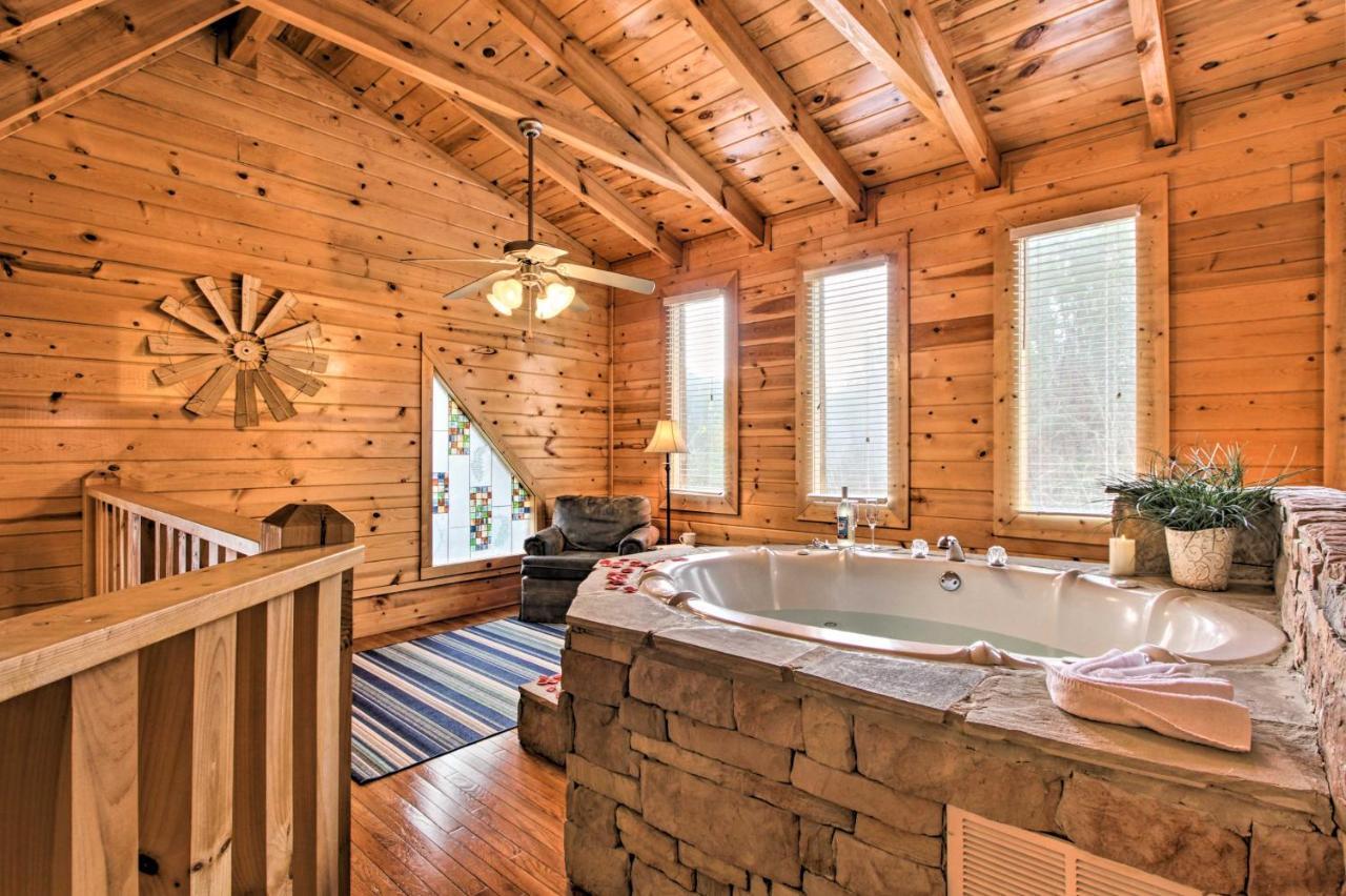 Romantic Cabin With Hot Tub In Pigeon Forge! Exterior foto