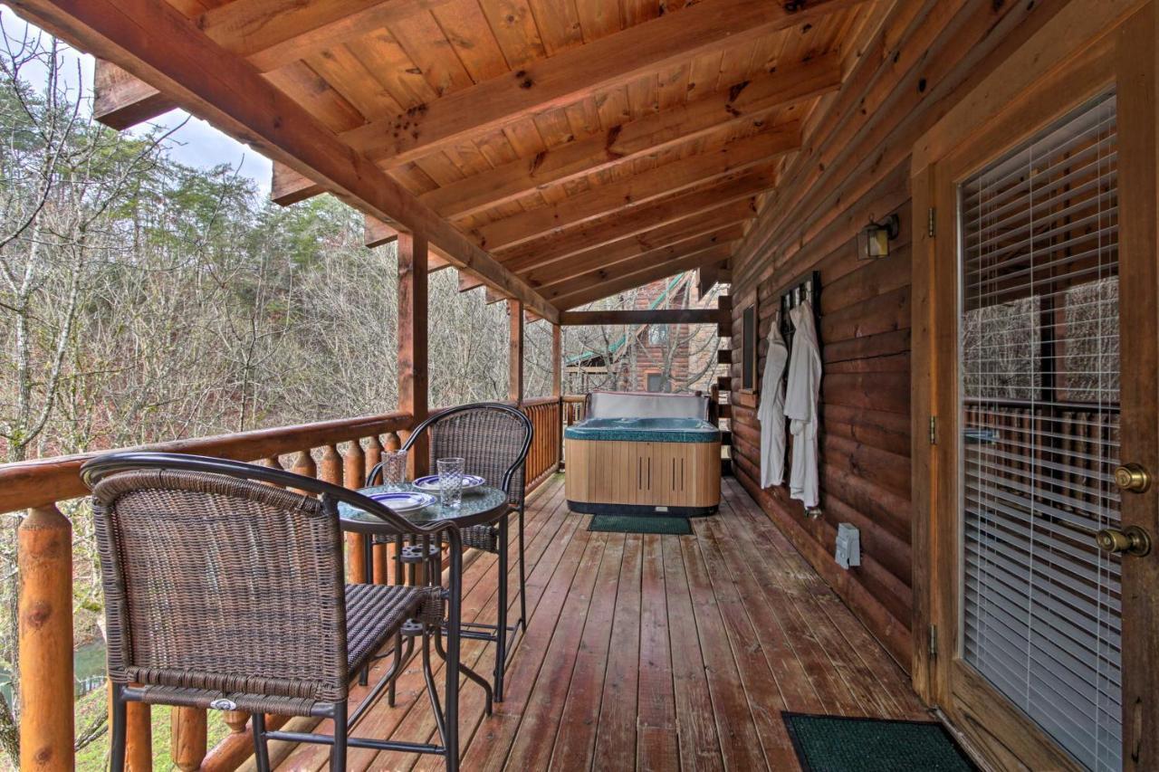 Romantic Cabin With Hot Tub In Pigeon Forge! Exterior foto
