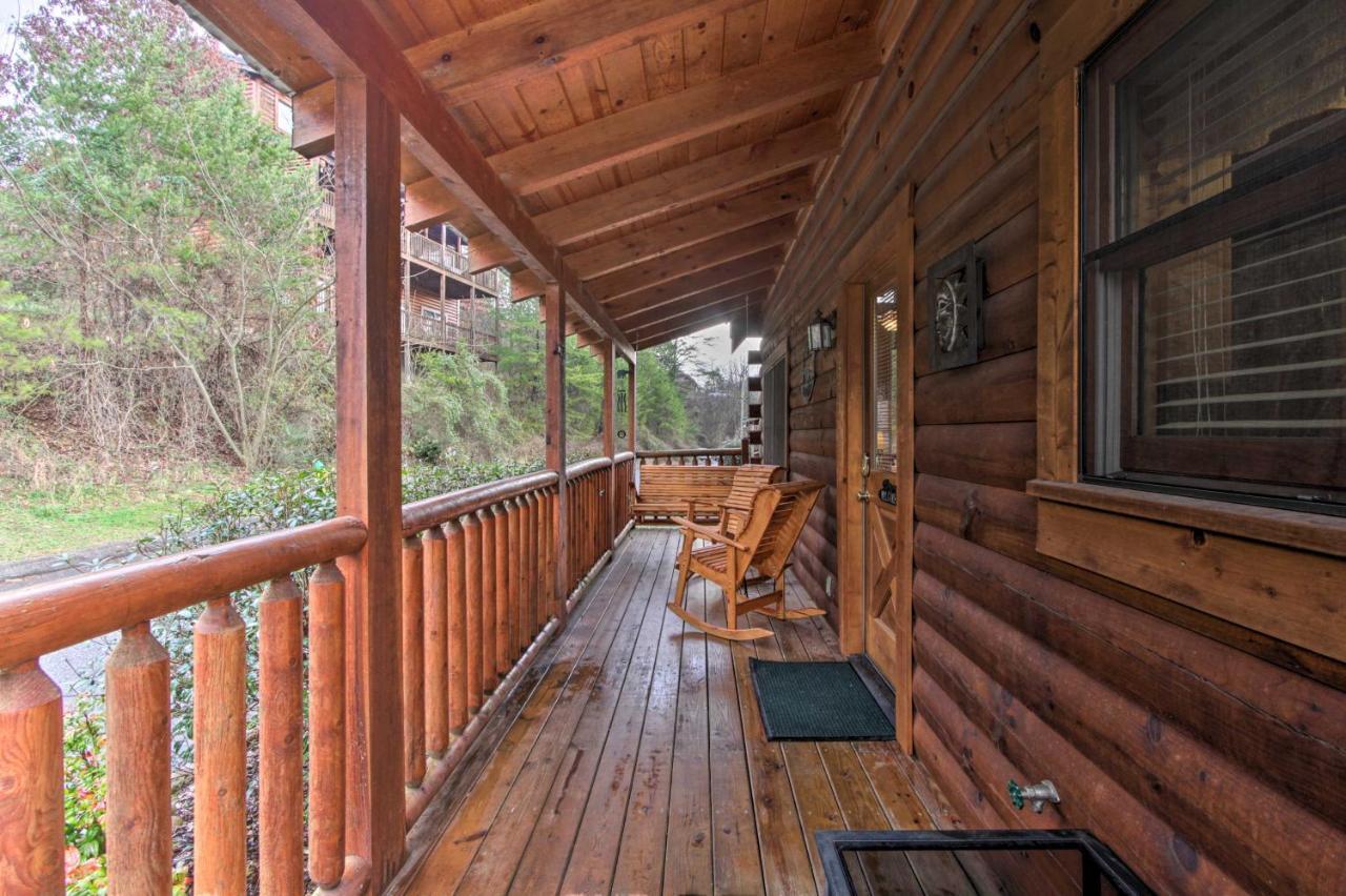 Romantic Cabin With Hot Tub In Pigeon Forge! Exterior foto
